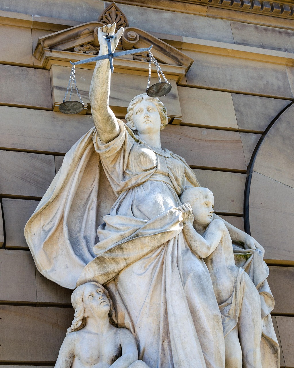 Symbole de justice et respect du code du travail